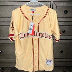 XS. LOS ANGELES KOBE BRYANT
CREAM BUTTON DOWN JERSEY.